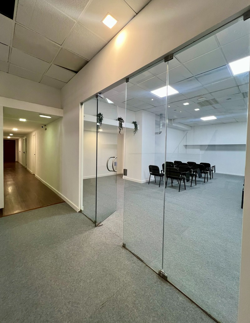 Auditório 1 — Entrada envidraçada